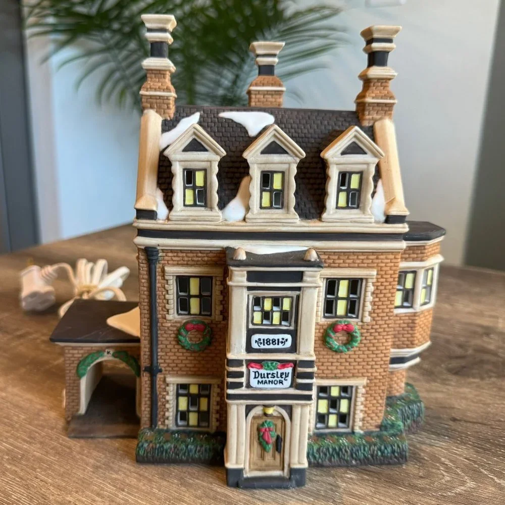 Dept 56 “DURSLEY MANOR” Christmas Village Collection.